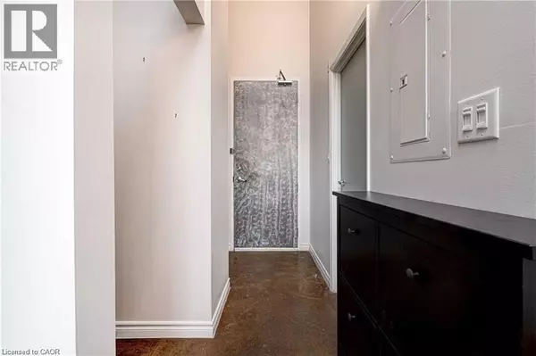 Hamilton, ON L8R3H7,11 REBECCA ST #202