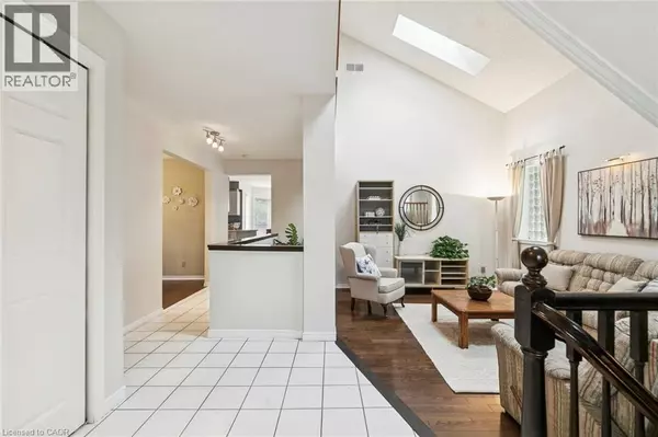 Burlington, ON L7M3W5,2210 HEIDI Avenue