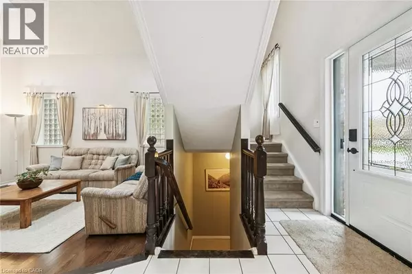 Burlington, ON L7M3W5,2210 HEIDI Avenue