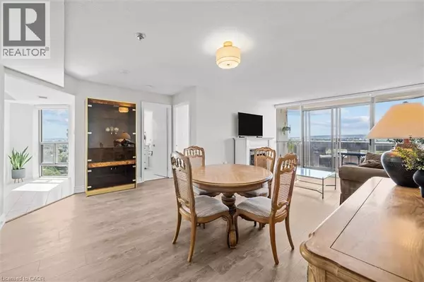 Burlington, ON L7L5V8,5090 PINEDALE AVE #1107