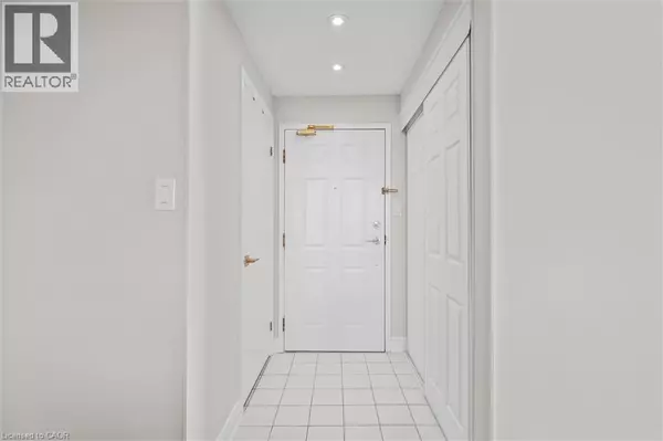 Burlington, ON L7L5V8,5090 PINEDALE AVE #1107