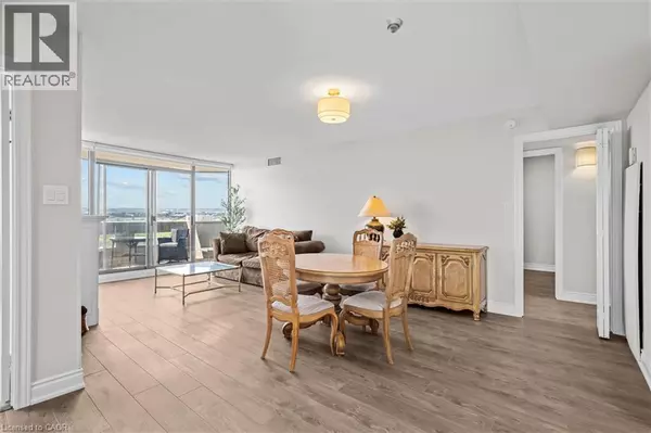 Burlington, ON L7L5V8,5090 PINEDALE AVE #1107