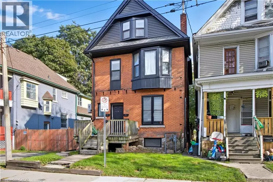 30 STIRTON ST #3, Hamilton, ON L8L6E8