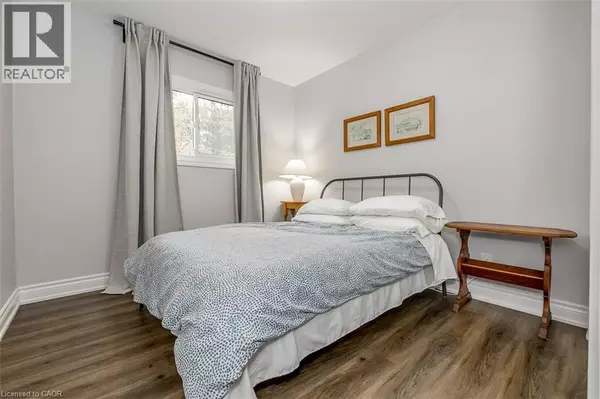 Tiny, ON L9M0J2,22 LINDALE Avenue