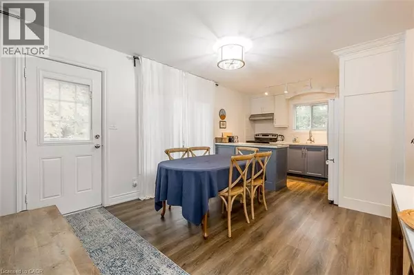 Tiny, ON L9M0J2,22 LINDALE Avenue