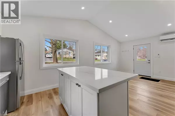 Kitchener, ON N2E1R1,7 HILLSIDE DR #3