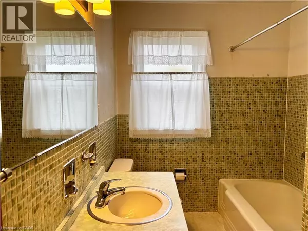 Kitchener, ON N2B1Y2,155 ANN ST #MAIN FLOOR