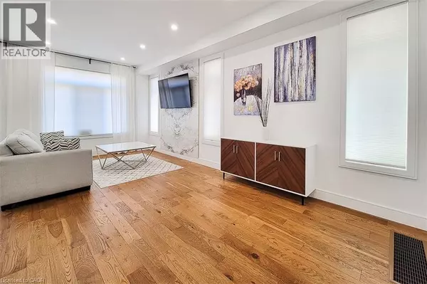 Hamilton, ON L8B0T8,87 MCKNIGHT Avenue