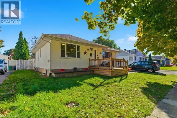 14 HEYWOOD Avenue, St. Catharines, ON L2M2M8