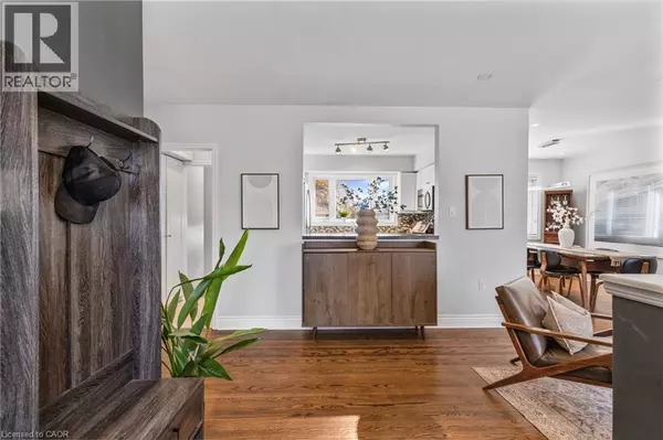 Oakville, ON L6K2A1,496 PINELAND Avenue