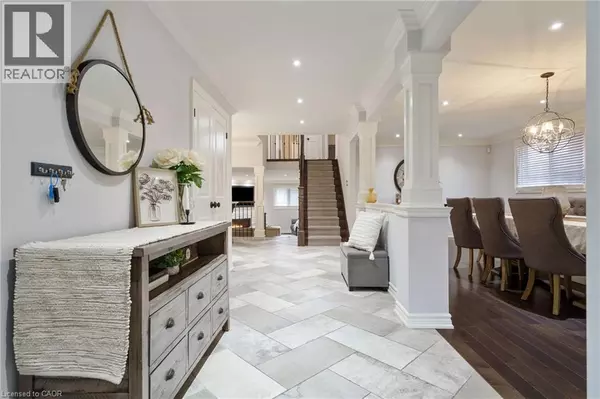 Stoney Creek, ON L8E3T6,66 ELLINGTON Avenue