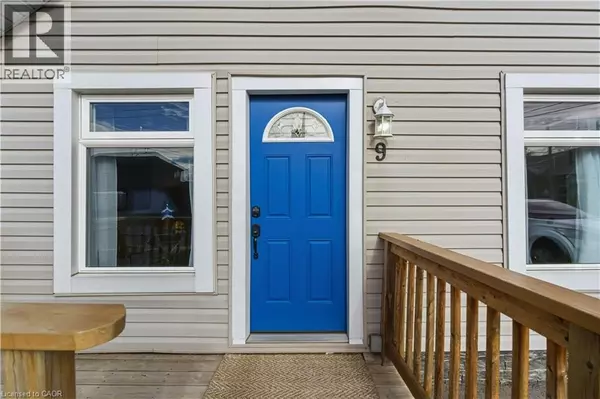 Hamilton, ON L8H2E1,9 HOPE Avenue