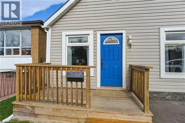 Hamilton, ON L8H2E1,9 HOPE Avenue