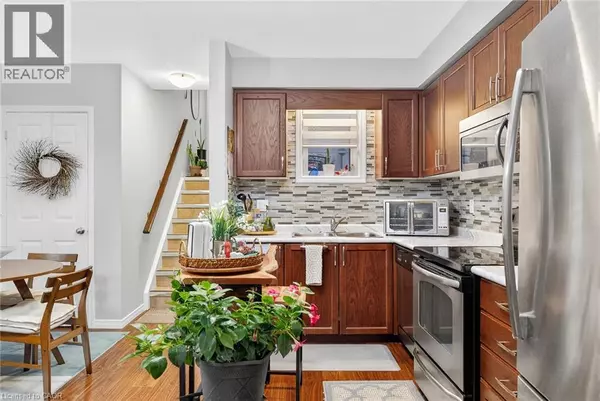 Kitchener, ON N2R0C5,230 JESSICA CRES #6A