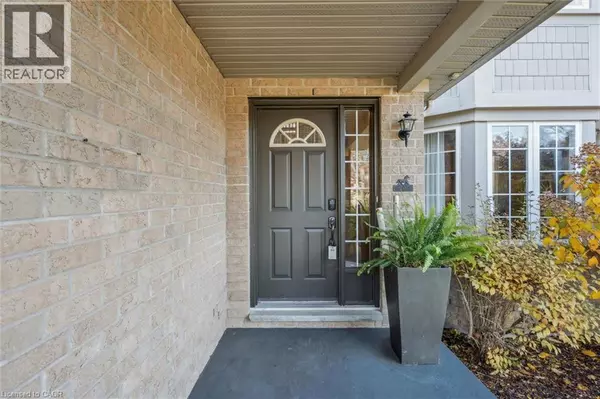 Kitchener, ON N2R1L5,7 HEARTHBRIDGE Street