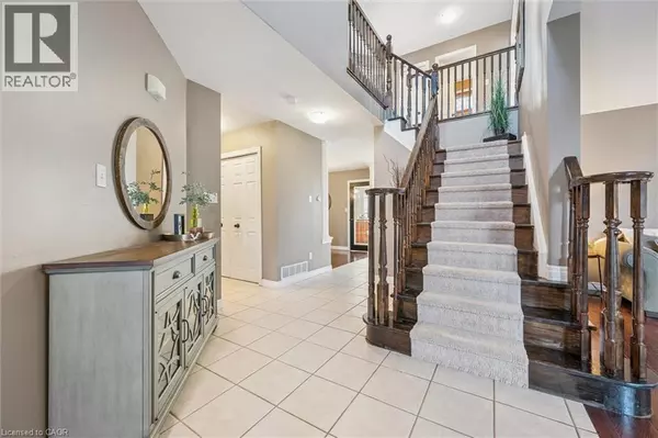 Kitchener, ON N2R1L5,7 HEARTHBRIDGE Street