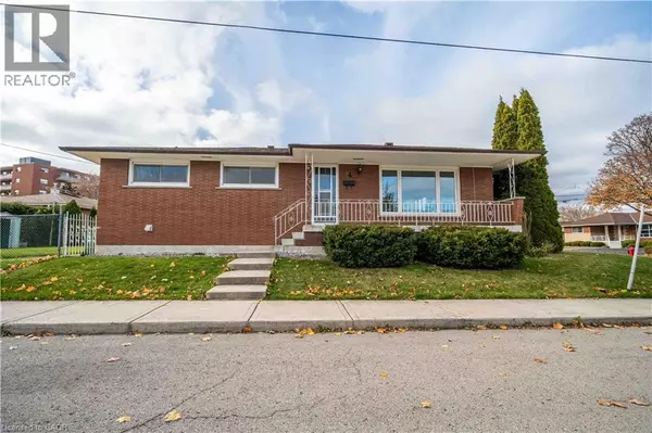 4 STARLIGHT CT #Lower, Hamilton, ON L8K4C8