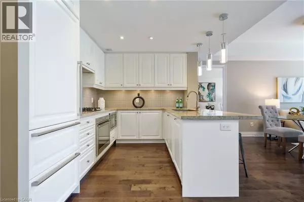 Oakville, ON L6L0B5,3500 LAKESHORE RD #307