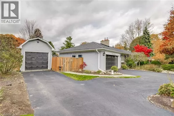 Ancaster, ON L9G2J6,81 GARDEN Avenue