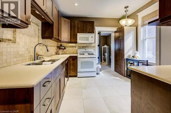 Cambridge, ON N3H3X9,207 HEDLEY Street