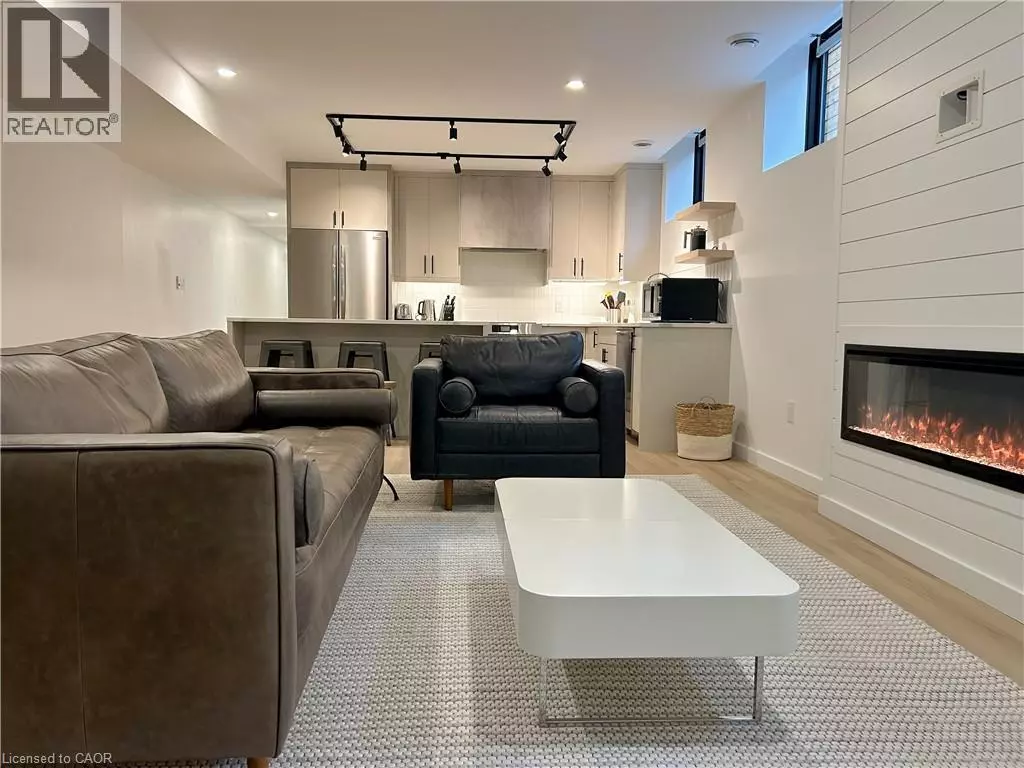 Hamilton, ON L8P2A5,77 MELBOURNE Street