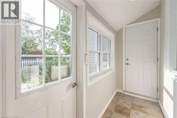 Dundas, ON L9H2H1,261 HATT Street