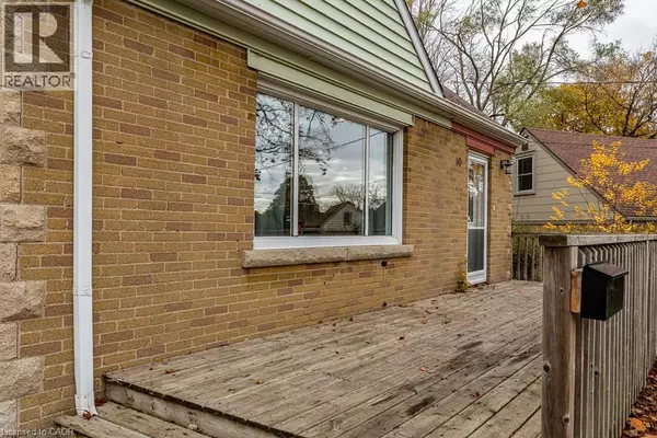 Dundas, ON L9H1S9,10 JANIS Court