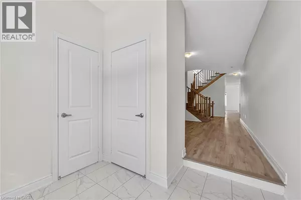 Cambridge, ON N1T0G2,47 BLOOMFIELD Crescent