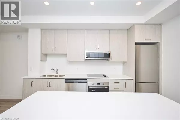 Stoney Creek, ON L8E5B4,461 GREEN RD #210