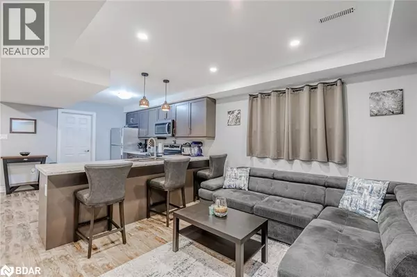 Barrie, ON L4M7B3,30 HEWITT Place