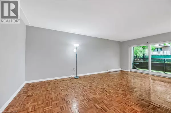 Hamilton, ON L8K4E3,11 WOODMAN DR South #103