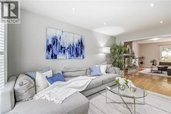 Burlington, ON L7P4J7,2212 MELISSA Crescent