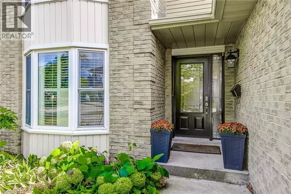 Burlington, ON L7P4J7,2212 MELISSA Crescent