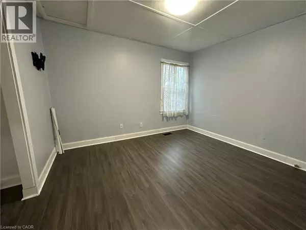 Hamilton, ON L8H3N4,21 STAPLETON Avenue