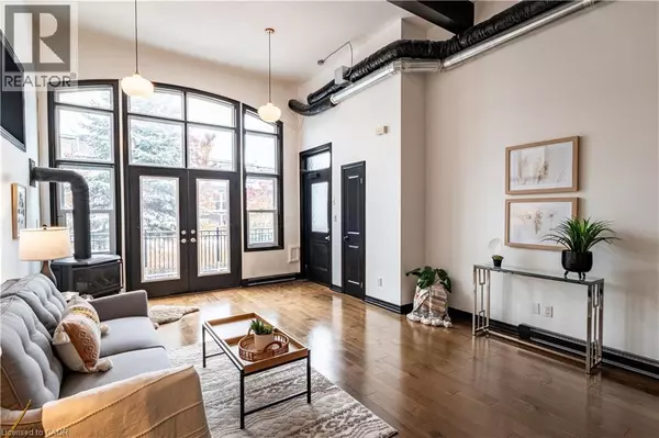 Guelph, ON N1H0A4,76B CARDIGAN Street