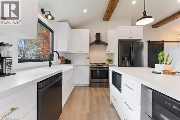 Ancaster, ON L9G2J2,46 ROSELAWN Avenue