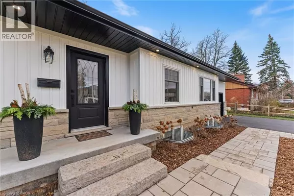 Ancaster, ON L9G2J2,46 ROSELAWN Avenue