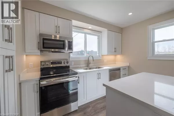 Kitchener, ON N2H1W6,3 LOCUST ST #UPPER