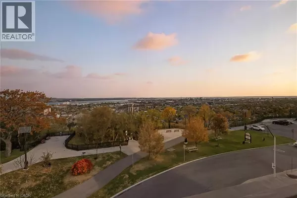 Hamilton, ON L8V1A1,166 MOUNTAIN PARK AVE #502