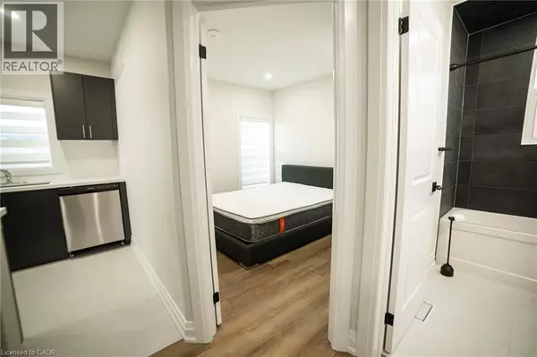 Hamilton, ON L8L2R5,265 ROBERT ST #1