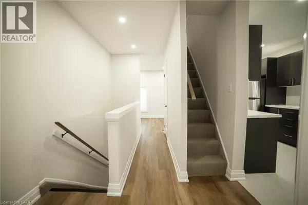 Hamilton, ON L8L2R5,265 ROBERT ST #1