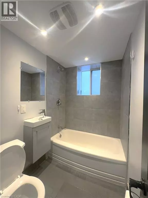 Hamilton, ON L9A2H5,245 MOHAWK RD East #6