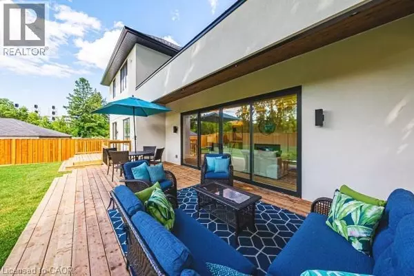 Mississauga, ON L5H1L6,202 QUEEN Street W