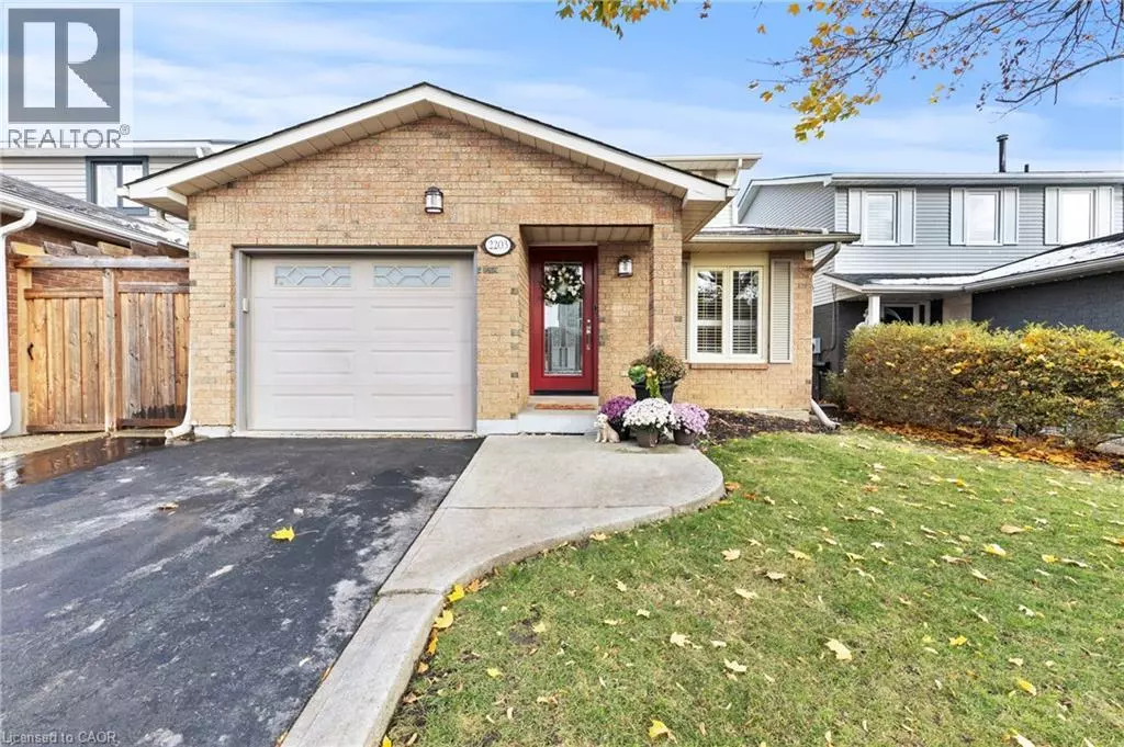 Burlington, ON L7M3E3,2203 HUNT Crescent