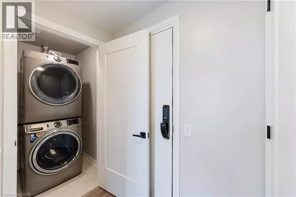 Oakville, ON L6M5N4,95 DUNDAS ST West #324