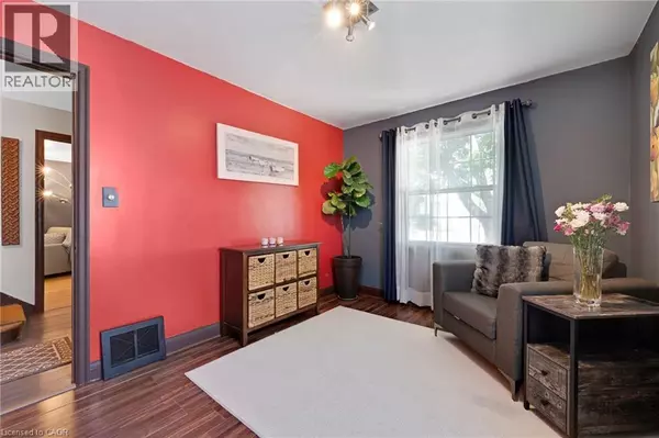 Cambridge, ON N1R4E5,30 CENTRE Street