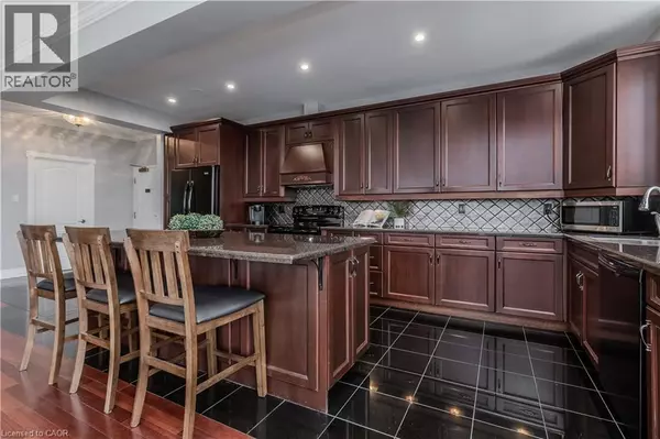 Burlington, ON L7S2J3,1270 MAPLE CROSSING BLVD #PH2