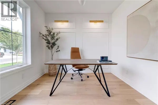 Burlington, ON L7R3B9,684 PEELE Boulevard