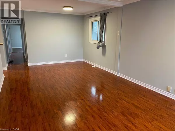 Hamilton, ON L8H1B1,11 PARKDALE AVE South #Main