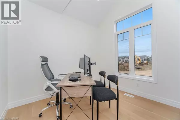 Jordan, ON L0R1S0,2797 RED MAPLE AVE #4